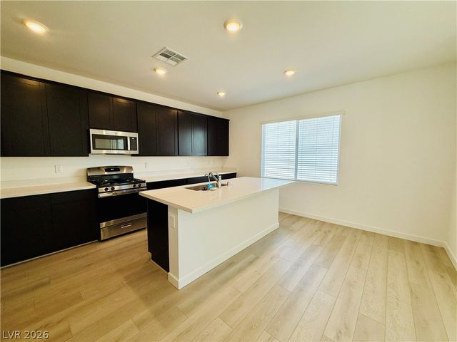 8388 Caldera Hills Avenue, Las Vegas, NV 89147