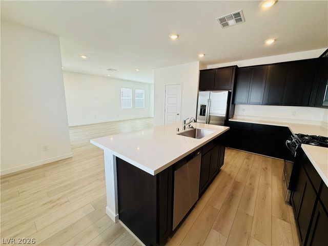 8388 Caldera Hills Avenue, Las Vegas, NV 89147