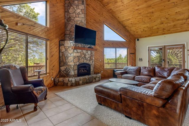 2781 AIRPARK Drive, Overgaard, AZ 85933