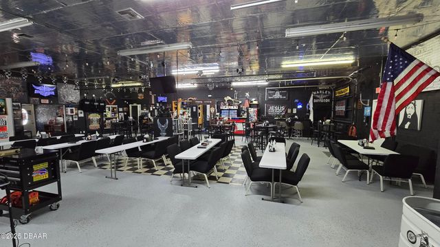 555 8th St, Holly Hill, FL 32117