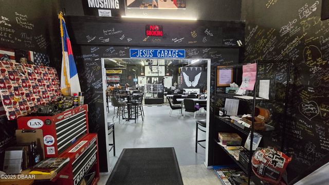 555 8th St, Holly Hill, FL 32117