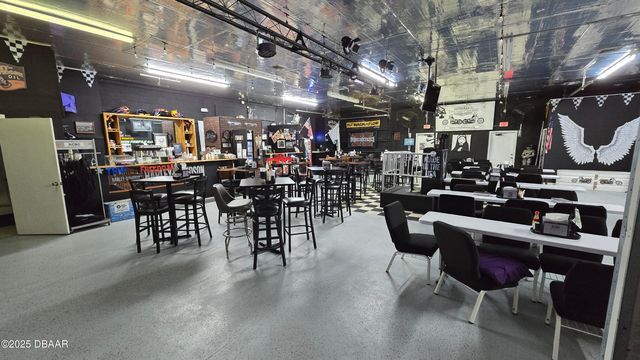 555 8th St, Holly Hill, FL 32117