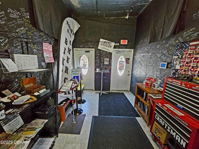 555 8th St, Holly Hill, FL 32117