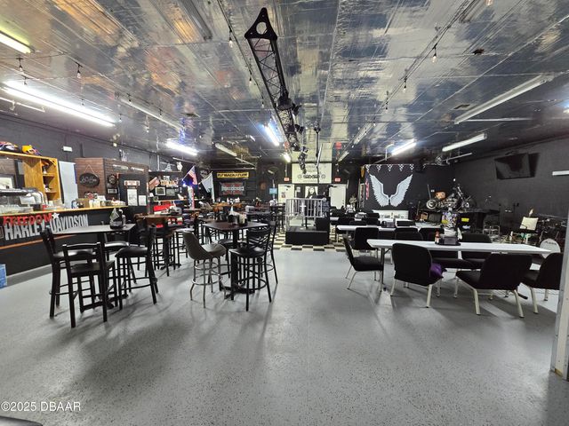 555 8th St, Holly Hill, FL 32117