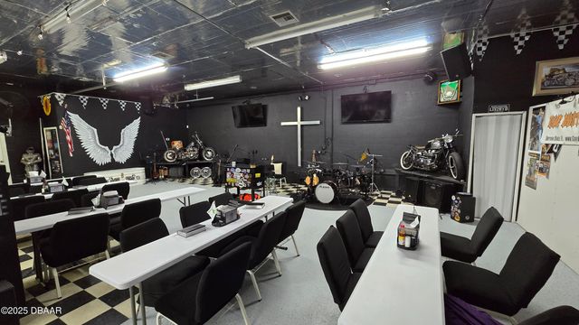 555 8th St, Holly Hill, FL 32117