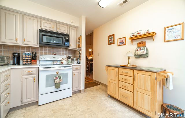 14 Forest Glen Circle 10, Middletown, CT 06457