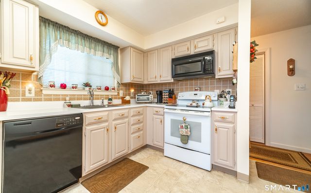 14 Forest Glen Circle 10, Middletown, CT 06457