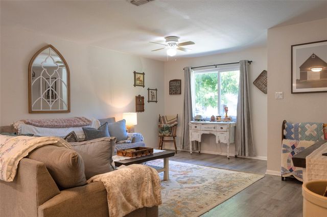 304 Mildred ST, Burnet, TX 78611