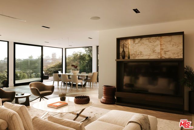 500 Chalette Drive, Beverly Hills, CA 90210