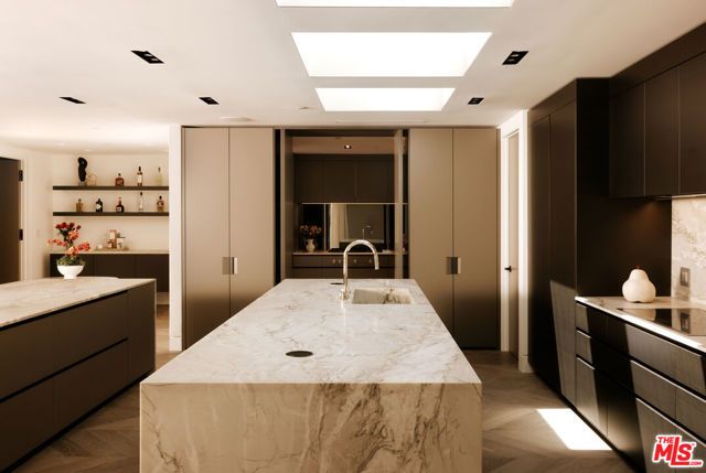 500 Chalette Drive, Beverly Hills, CA 90210