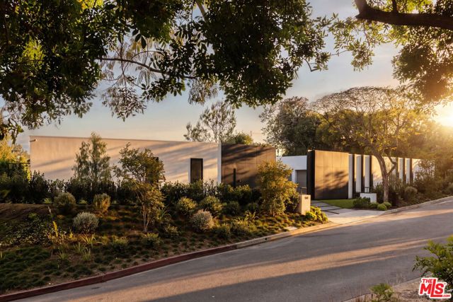 500 Chalette Drive, Beverly Hills, CA 90210