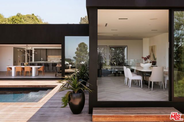 500 Chalette Drive, Beverly Hills, CA 90210