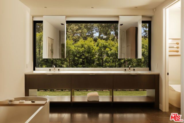 500 Chalette Drive, Beverly Hills, CA 90210