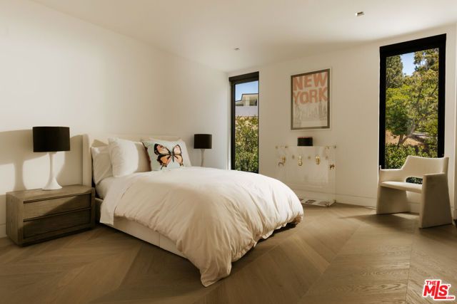 500 Chalette Drive, Beverly Hills, CA 90210