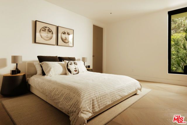 500 Chalette Drive, Beverly Hills, CA 90210