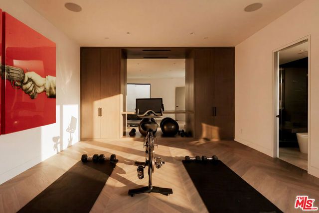 500 Chalette Drive, Beverly Hills, CA 90210
