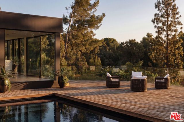 500 Chalette Drive, Beverly Hills, CA 90210