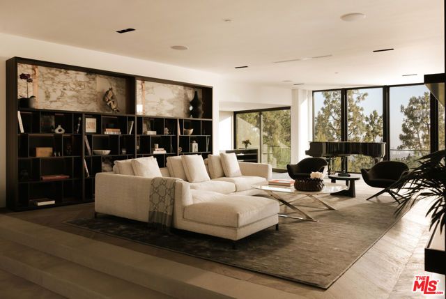 500 Chalette Drive, Beverly Hills, CA 90210