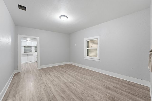 811 W Broad Street, Freeport, TX 77541