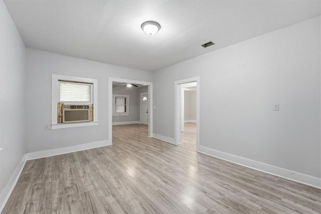 811 W Broad Street, Freeport, TX 77541