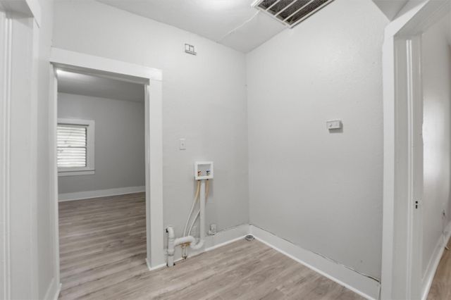 811 W Broad Street, Freeport, TX 77541