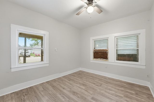 811 W Broad Street, Freeport, TX 77541