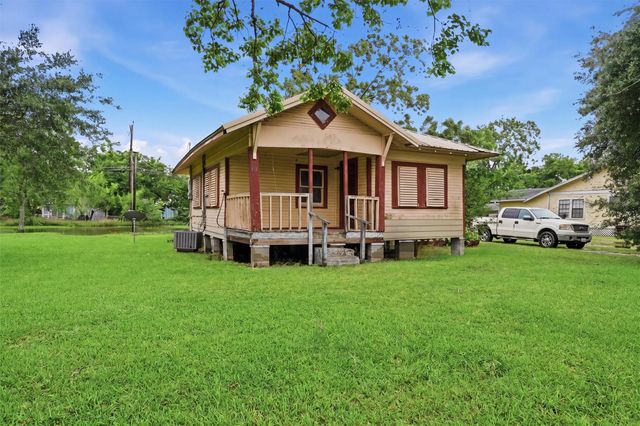 811 W Broad Street, Freeport, TX 77541