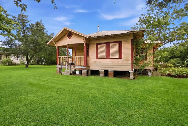 811 W Broad Street, Freeport, TX 77541