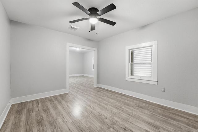 811 W Broad Street, Freeport, TX 77541