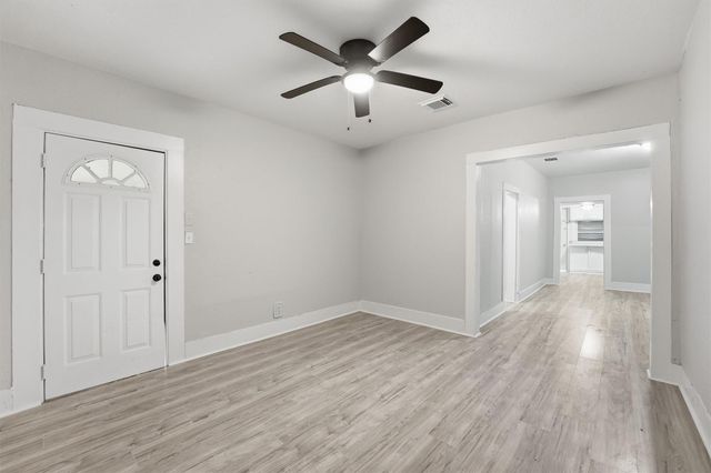811 W Broad Street, Freeport, TX 77541