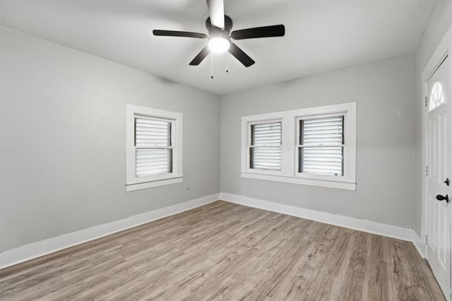 811 W Broad Street, Freeport, TX 77541