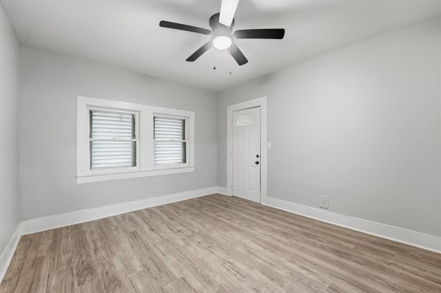 811 W Broad Street, Freeport, TX 77541