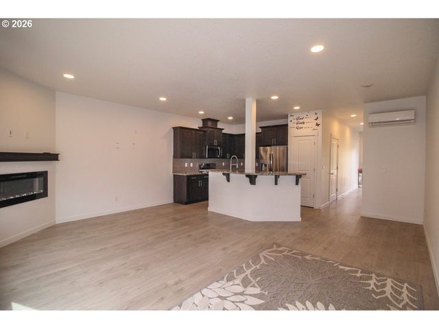 1272 S QUARTZ Dr, Cornelius, OR 97113