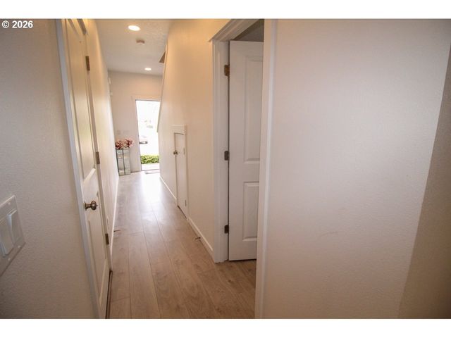 1272 S QUARTZ Dr, Cornelius, OR 97113