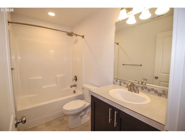 1272 S QUARTZ Dr, Cornelius, OR 97113