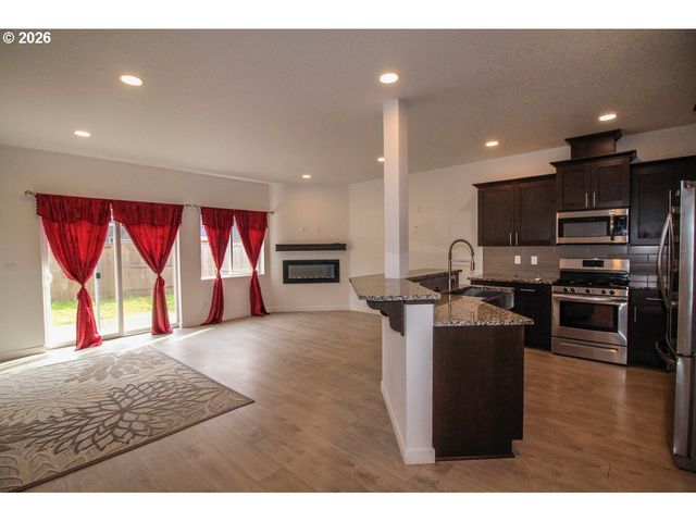 1272 S QUARTZ Dr, Cornelius, OR 97113