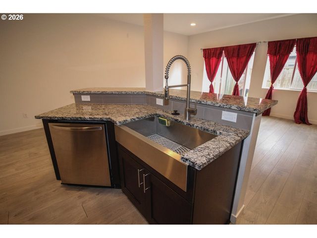 1272 S QUARTZ Dr, Cornelius, OR 97113