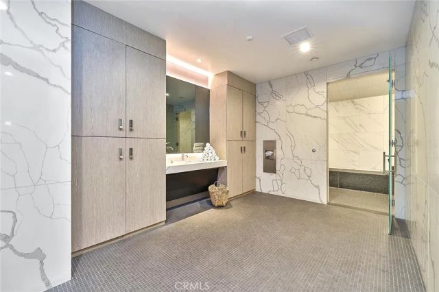 877 Francisco St 1717, Los Angeles, CA 90017