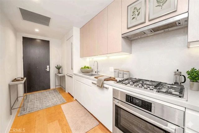 877 Francisco St 1717, Los Angeles, CA 90017