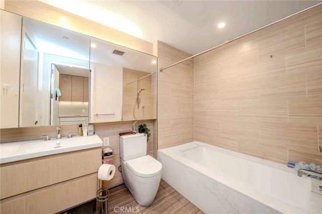 877 Francisco St 1717, Los Angeles, CA 90017