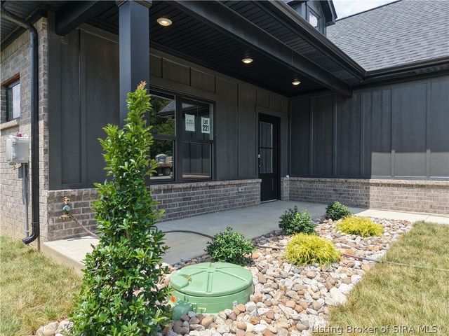 4622 Red Tail Ridge, Jeffersonville, IN 47130