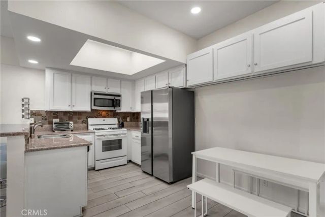 10943 Laurel Canyon B9, San Fernando, CA 91340