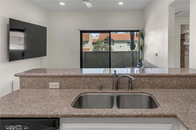 10943 Laurel Canyon B9, San Fernando, CA 91340