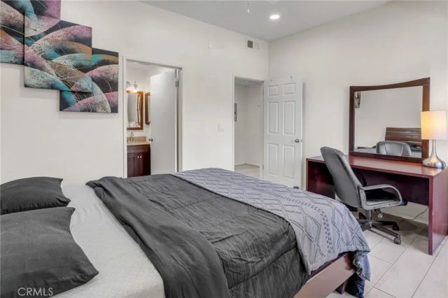 10943 Laurel Canyon B9, San Fernando, CA 91340