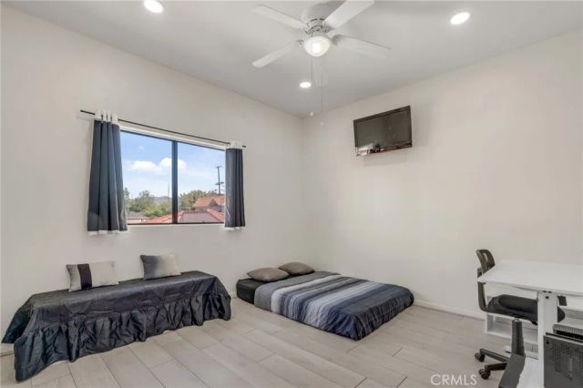 10943 Laurel Canyon B9, San Fernando, CA 91340