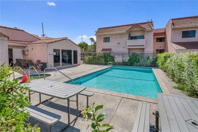 10943 Laurel Canyon B9, San Fernando, CA 91340