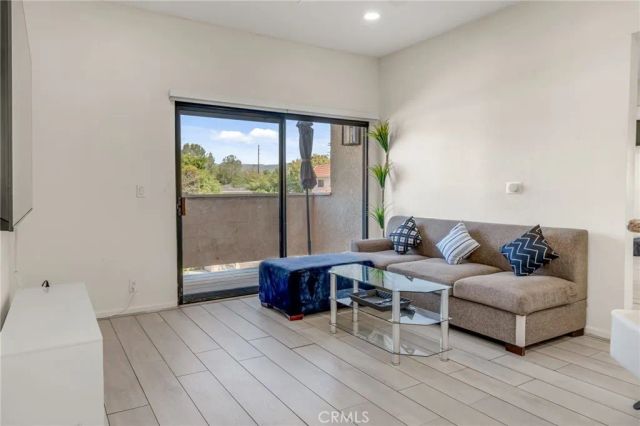 10943 Laurel Canyon B9, San Fernando, CA 91340