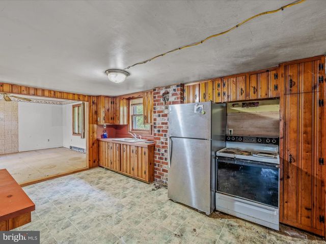 2301 POOR HOUSE RD, Martinsburg, WV 25403