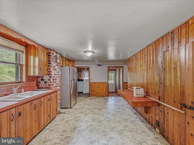 2301 POOR HOUSE RD, Martinsburg, WV 25403