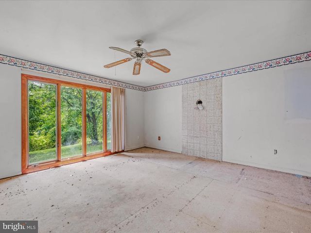 2301 POOR HOUSE RD, Martinsburg, WV 25403